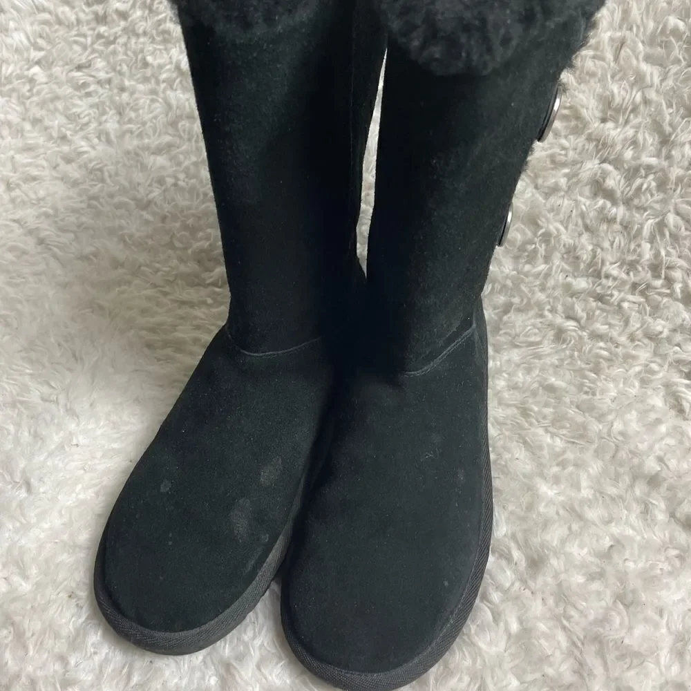 Koolaburra By UGG  Kinslei Black suede mid calf boots  buttons accents size 8